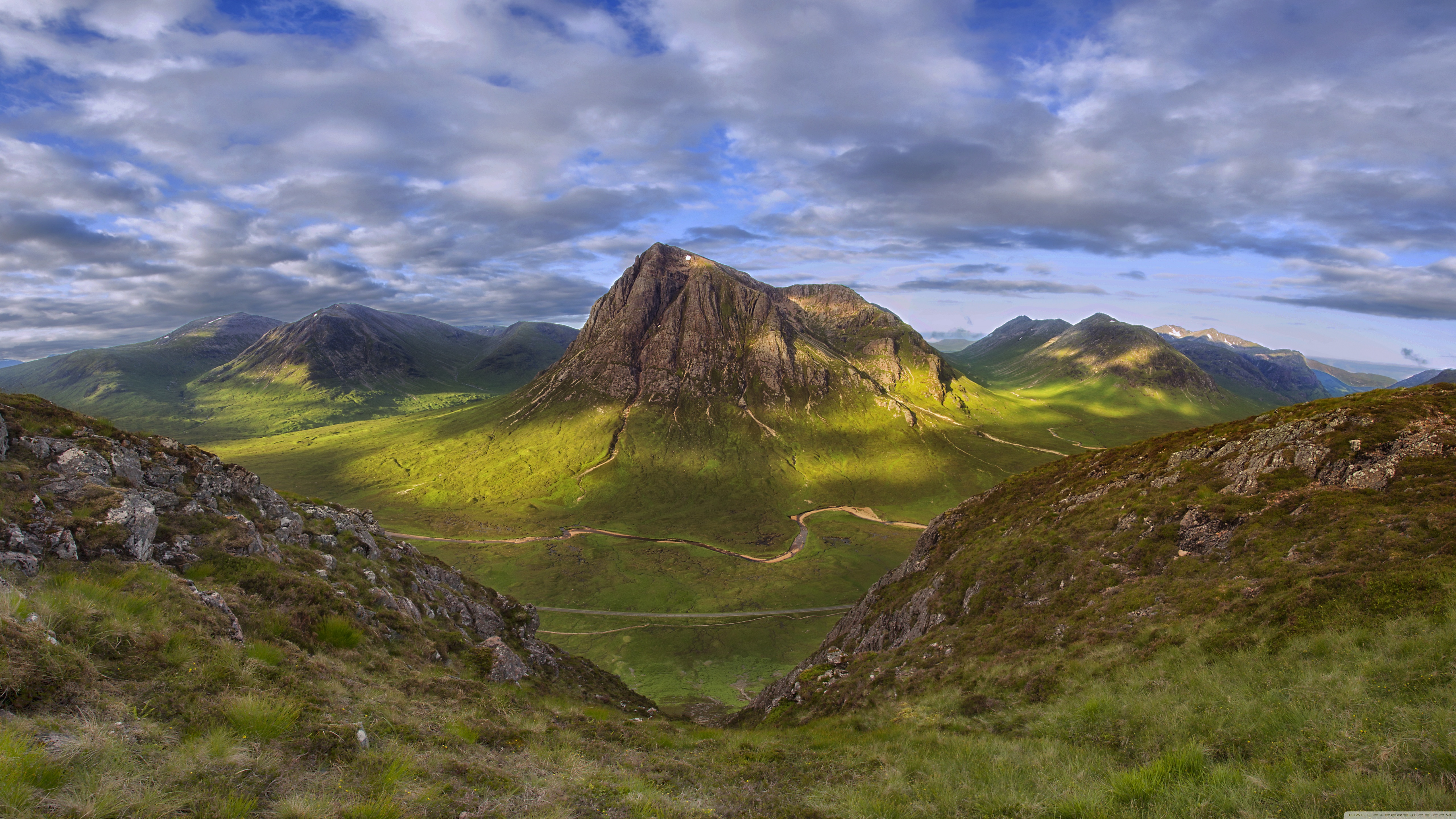 Schottische Highlands mit dramatischer Landschaft